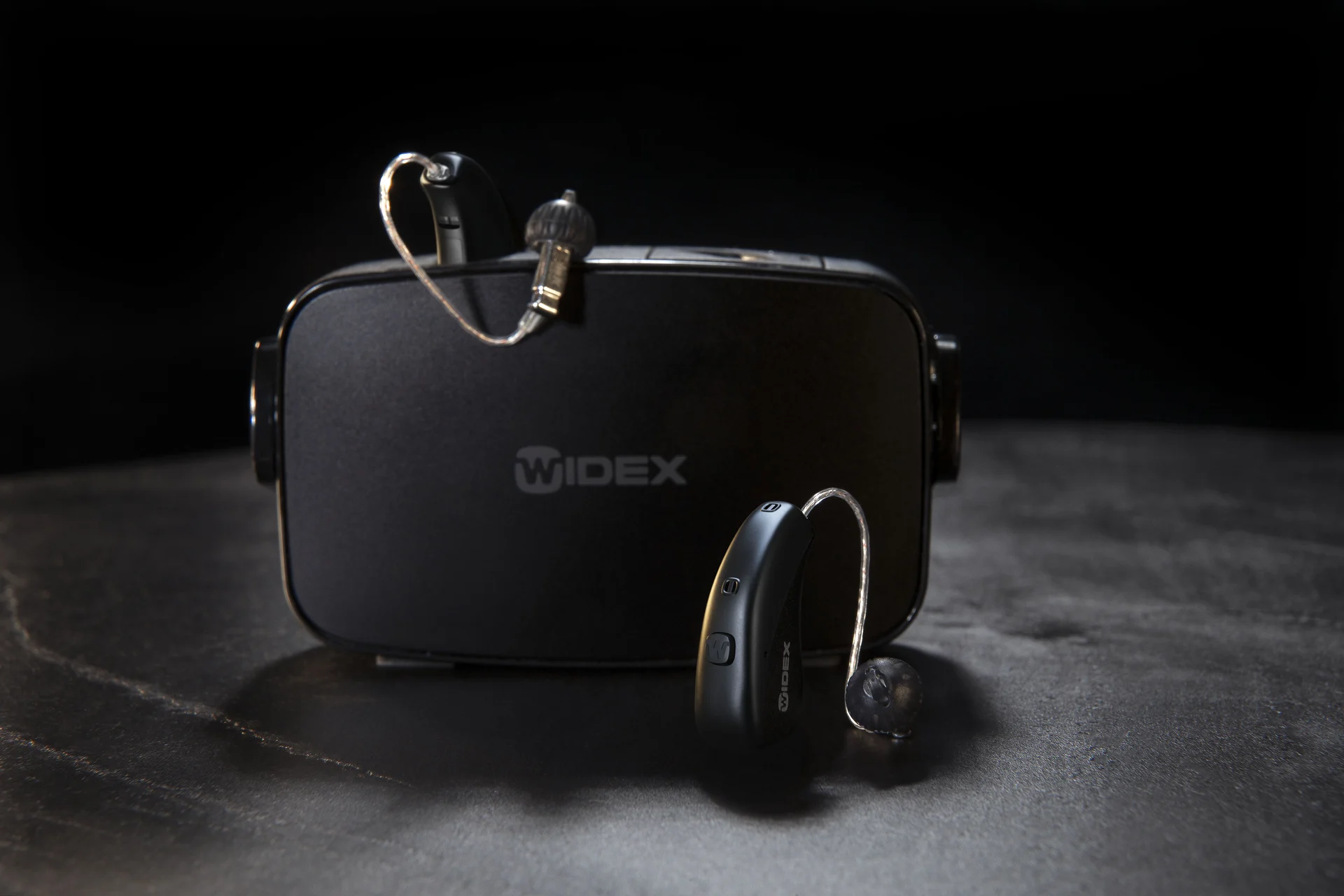 20.01-Widex-mRIC-R-D-charger-packshot
